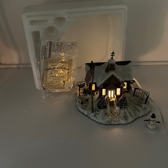 Hawthorne Village Winter Memories Little Red School House” Terry Redlin -  2000 - Picture 1 of 16